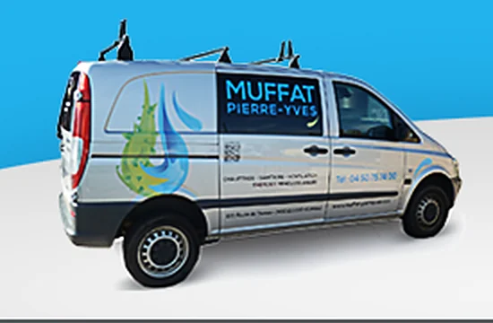Fourgon de l'entreprise Muffat Pierre-Yves, plombier chauffagiste à Essert-Romand